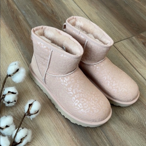 🌿UGG- CLASSIC MINI SNOW LEOPARD BOOTS🌿 - Picture 3 of 13